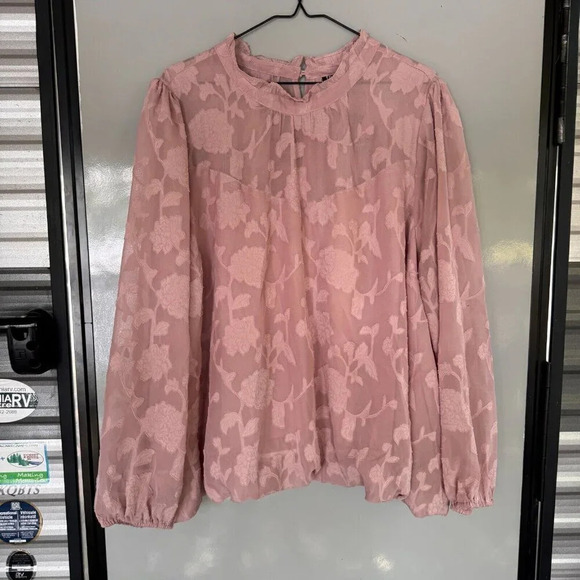 Torrid ladies flowy  blouse in a dusty pink shade with floral pattern. Size 3X - Picture 1 of 5